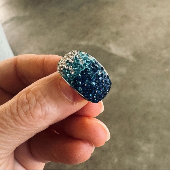 Jewelry - Blue to Silver Ombre Crystal Dome Ring - Women’s Ring Size 8.25
